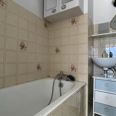 Appartement Joli Avec Vue Lac, Parking Et Proche Thermes Chevalley - Fr-1-555-97 *